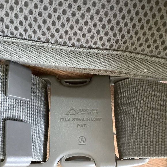 Herschel Unisex Crossbody Sling Bag - Picture 5 of 6